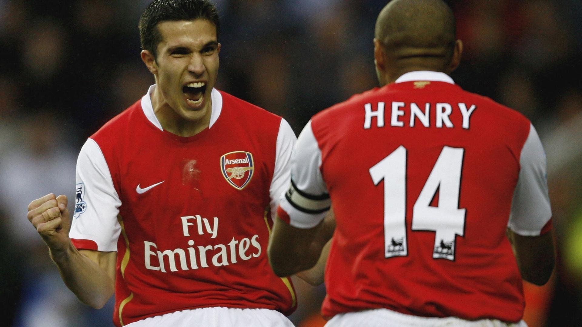 足球守门员专项装备发布会举行，守门员规则详细_足球守门员规则图解